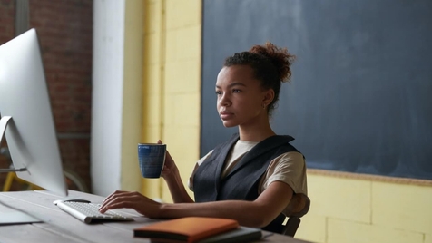 How to Write a Resume in 2025: Beginner's Guide + Examples